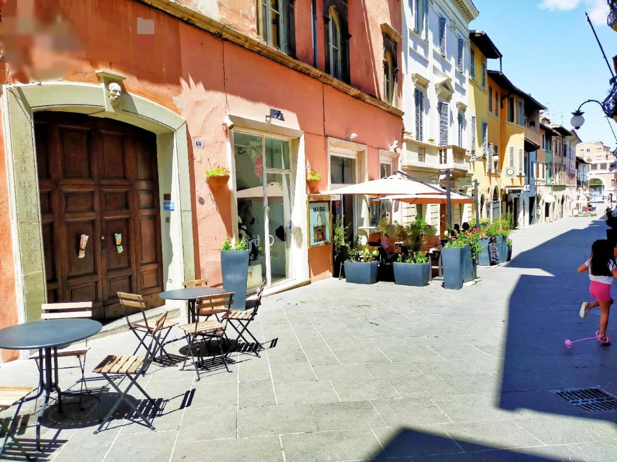 Апартаменти Sotto I Tetti Del Borgo Сполето Екстер'єр фото