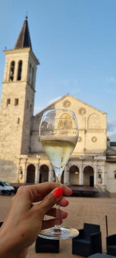 Апартаменти Sotto I Tetti Del Borgo Сполето Екстер'єр фото