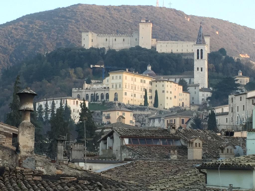 Апартаменти Sotto I Tetti Del Borgo Сполето Екстер'єр фото