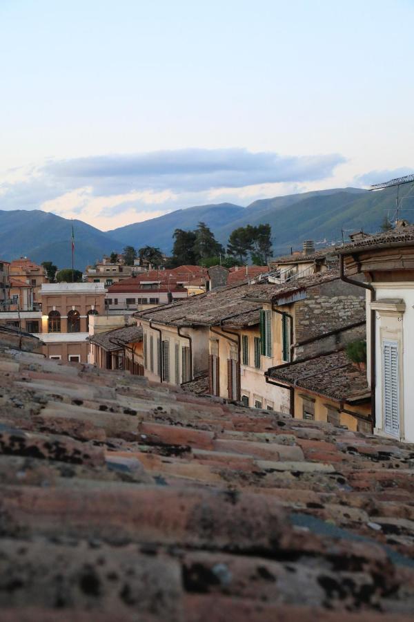 Апартаменти Sotto I Tetti Del Borgo Сполето Екстер'єр фото